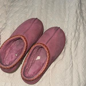 womens pink ugg slippers 7.5